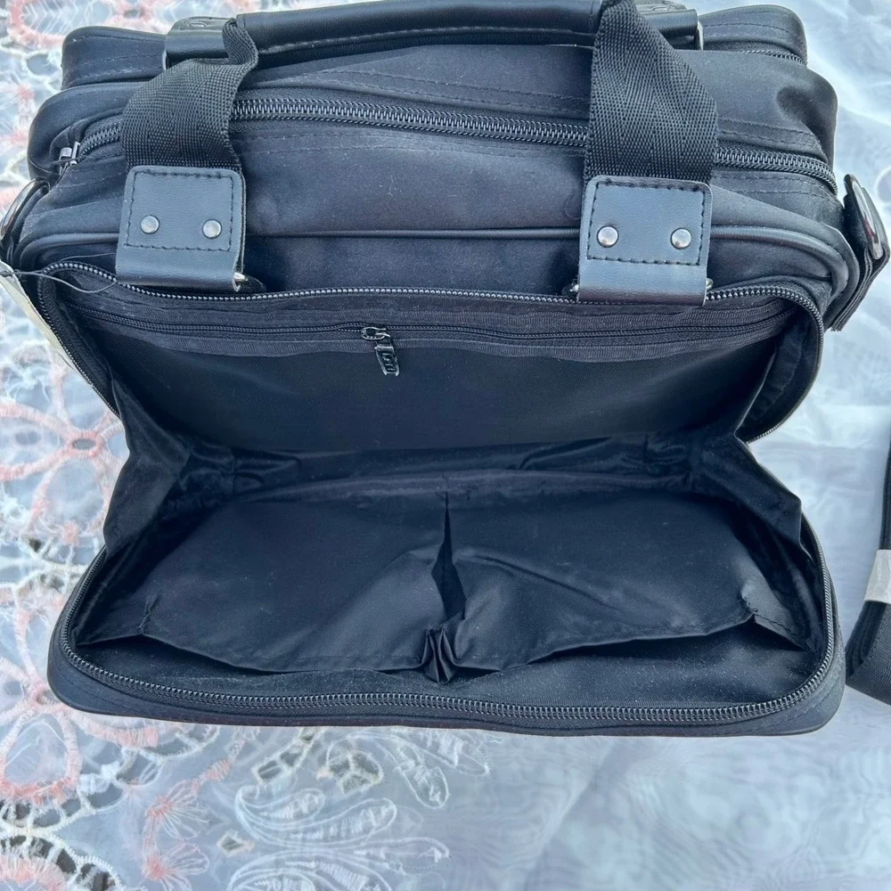 Leif Los Angeles Messenger Bag Black Multi Compartment Techwear Minimalist